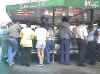 Stimmung an der Bierbude (33987 Byte)